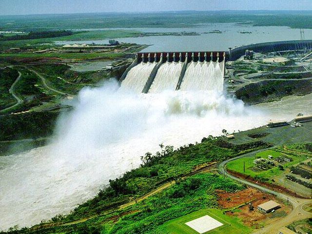 Resultado de imagem para Usina Hidrelétrica de Itaipu