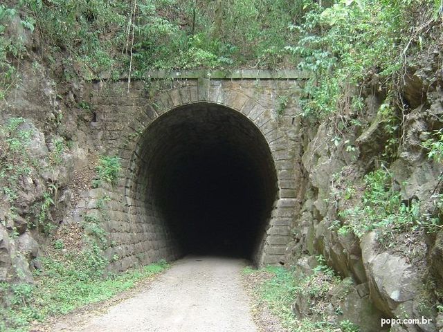 tunel-trem-linha-bonita-alta-18944345943363573.jpg